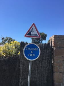 Prononciation française: Cycliste à pied - Panneau